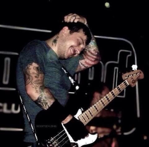 cuntygerard's tweet photo. every image i could find of frank iero playing the bass: a 🧵 https://t.co/l1frcSRgEM