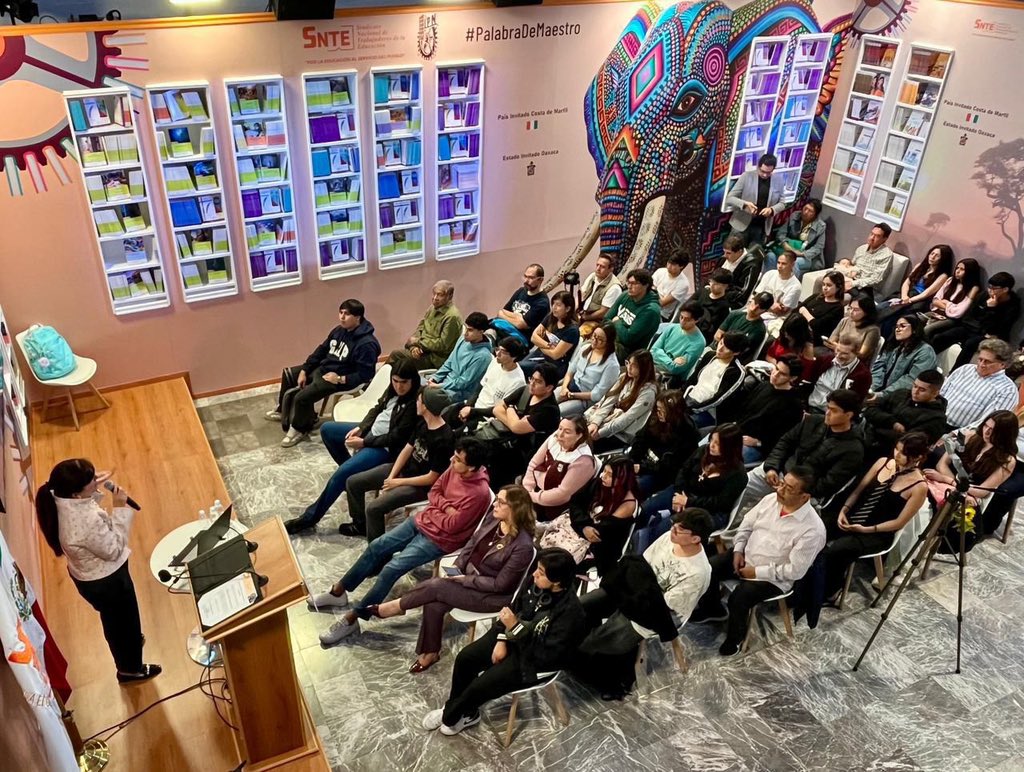 SnteNacional's tweet photo. #PalabraDeMaestro ✍️
¡El trabajo docente trasciende las aulas! 📚✨ En la #FILIPN2026, profesores del @IPN_MX impulsan la innovación con IA,  el trabajo colaborativo y recuerdan la historia del politécnico, en el Ágora del #SNTE. 🧠💡 https://t.co/KxT0W21QnM