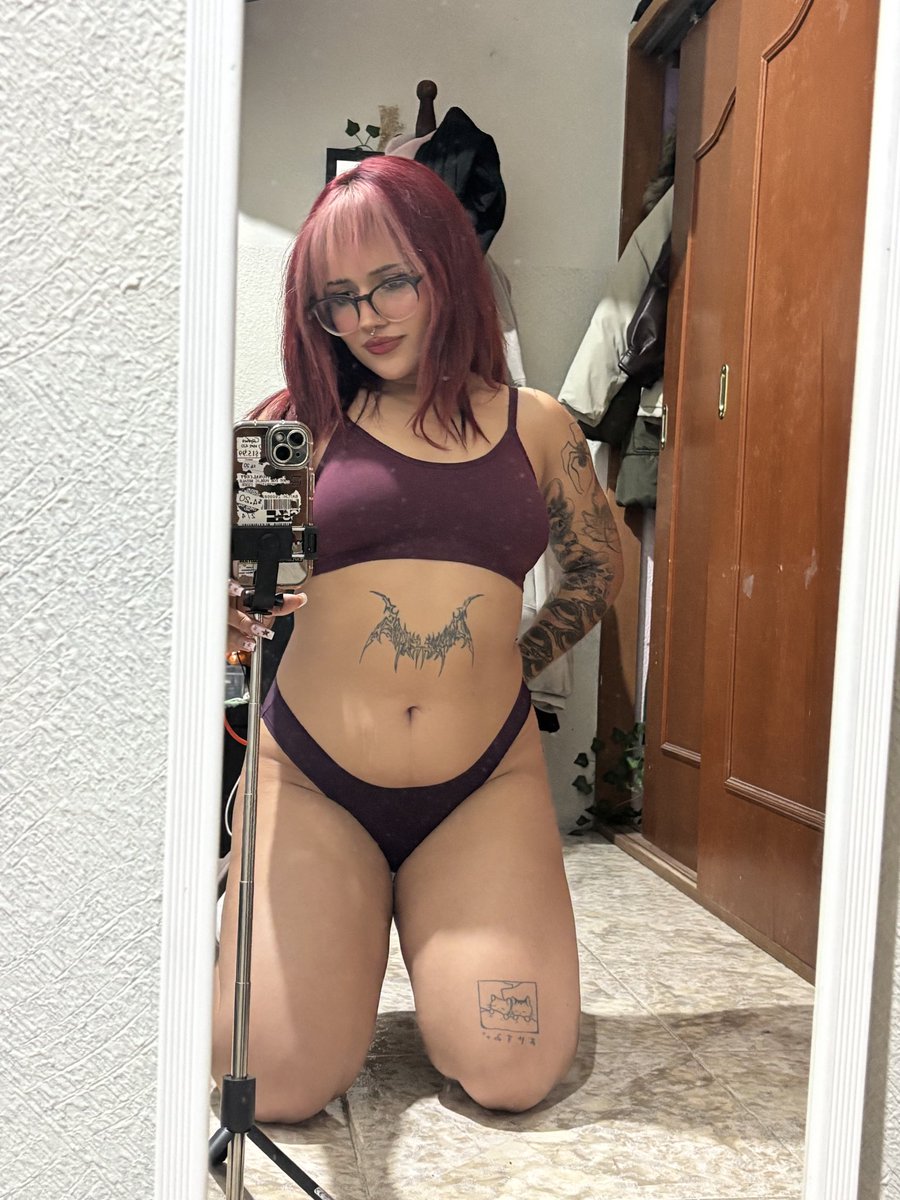 samdolliee's tweet photo. i look pretty when i get on my knees 👼🏼 https://t.co/9OJOIR59SW