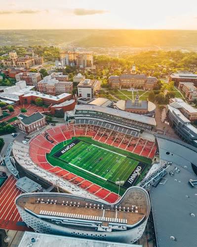 MMcCunney's tweet photo. For BC fans who haven't been to the University of Cincinnati, it's a surprisingly beautiful campus. 

Wonderful architecture and unique vibe. The football stadium is my favorite part - it's actually under the ground (think concave) and is a part of campus. Students walk through it on their way to classes and such. Super neat campus. If you have a chance, check it out.

Related, on the same trip, the wife and I toured the University of Louisville campus. Boy, what a shithole. Utilitarian box buildings everywhere. I think it started as a commuter school and it shows.