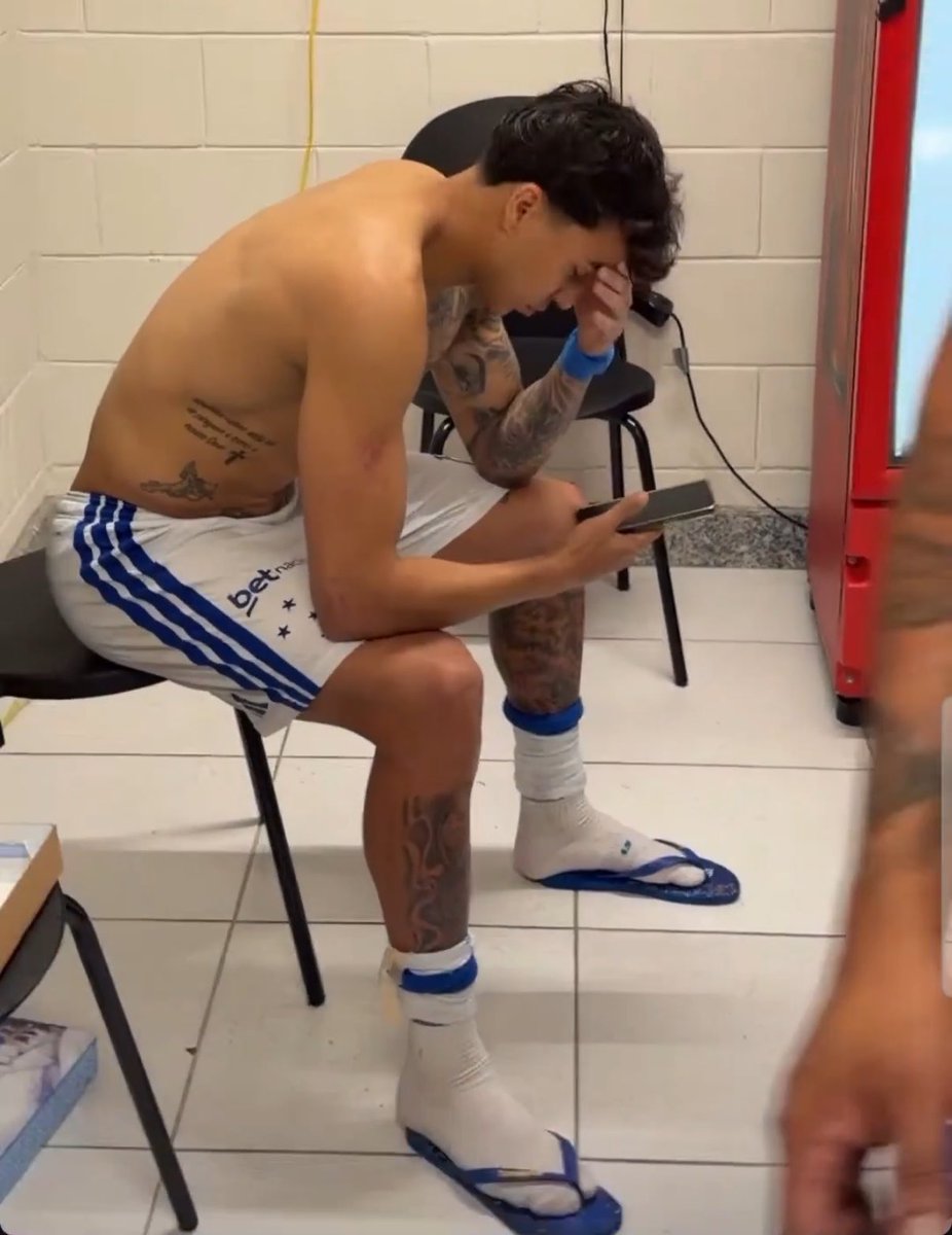 jacobsguiCAM's tweet photo. Papai tá aqui! Sequência de cinema!
#RespeitaTeuPai #Galo #KaioJorge #CAM #CopaDoBrasil https://t.co/qgrjO1STVh