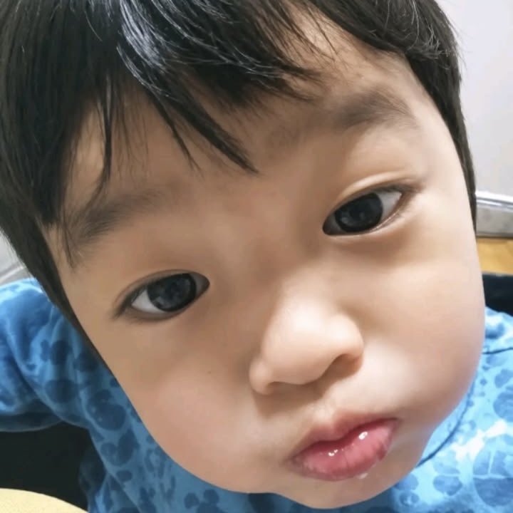 keonhotty's tweet photo. “noona yg besarin dd..” 🥹

keonho bilang orangtua nya itu dua duanya kerja jadi waktu kecil yg jagain dan urus dd itu nuna sama halmeoni..makin paham apa yg dirasain nuna dd, paham knp tiap dd pulang kerumah nuna nya selalu nangis, paham knp nuna ksih nama kontak dd "adeul" https://t.co/N6ItblbicF