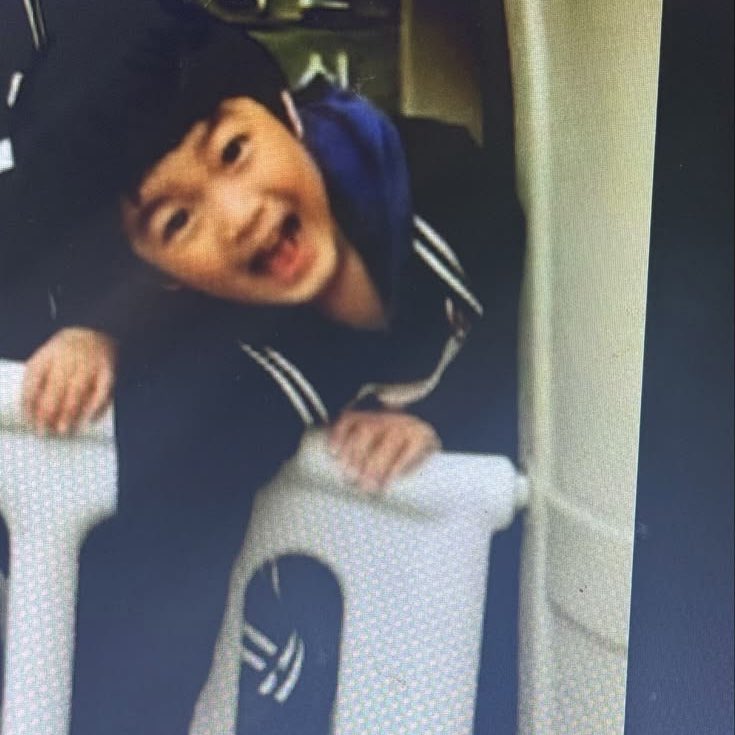 keonhotty's tweet photo. “noona yg besarin dd..” 🥹

keonho bilang orangtua nya itu dua duanya kerja jadi waktu kecil yg jagain dan urus dd itu nuna sama halmeoni..makin paham apa yg dirasain nuna dd, paham knp tiap dd pulang kerumah nuna nya selalu nangis, paham knp nuna ksih nama kontak dd "adeul" https://t.co/N6ItblbicF