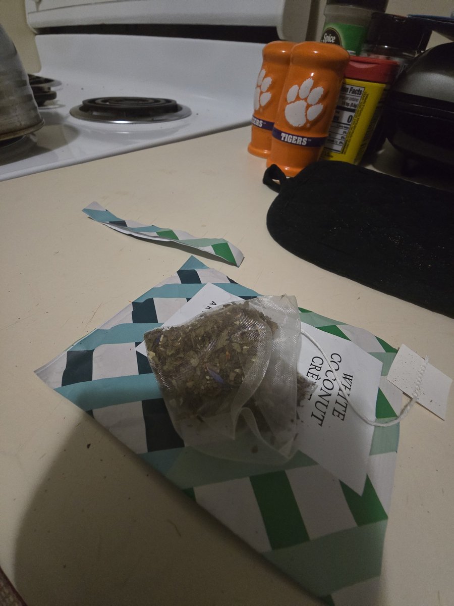 VeeTheDom's tweet photo. Who is going to suck me and hand me money as I drink my tea. https://t.co/ElfsTyfGY1