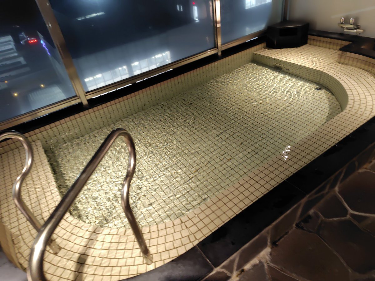frozenPikachu's tweet photo. 行きの飛行機は頭痛がキツかったので
ゆったり福岡から横須賀への船旅を選択 https://t.co/AbMh4om6r8