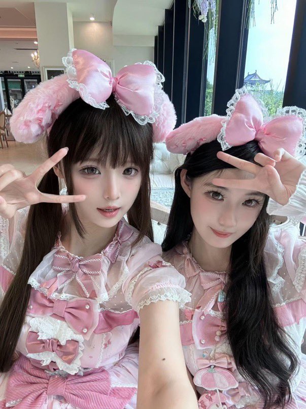 uwmkg78175791's tweet photo. 继续来啊🫰🫰继续来啊

是谁说要来锐评我跟闺蜜15岁的bb啊！

心情不好来X发泄了，无🚪来就给啊！！！！ https://t.co/pRr3hW6vf3
