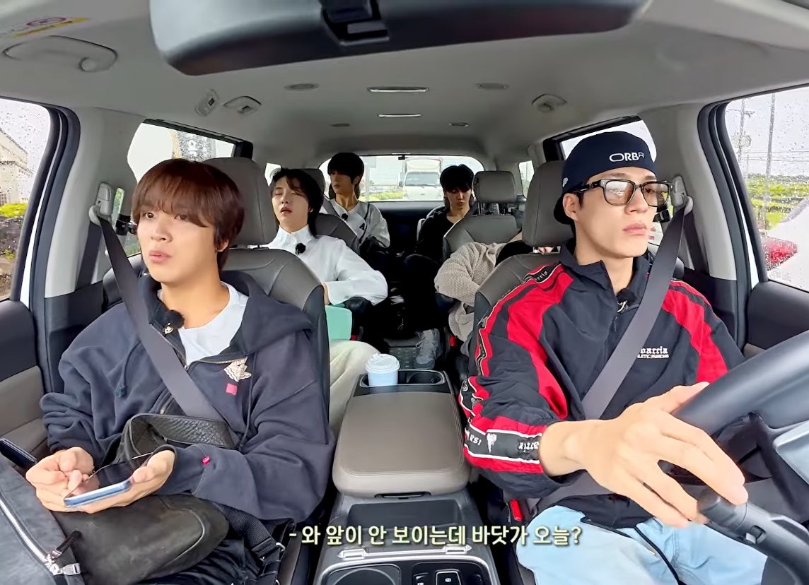 dailynohyuck's tweet photo. jeno’s passenger princess https://t.co/U6Worizsro