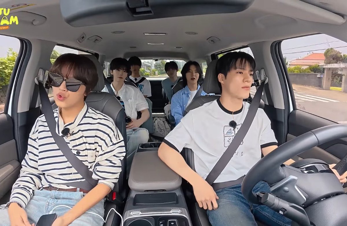 dailynohyuck's tweet photo. jeno’s passenger princess https://t.co/U6Worizsro