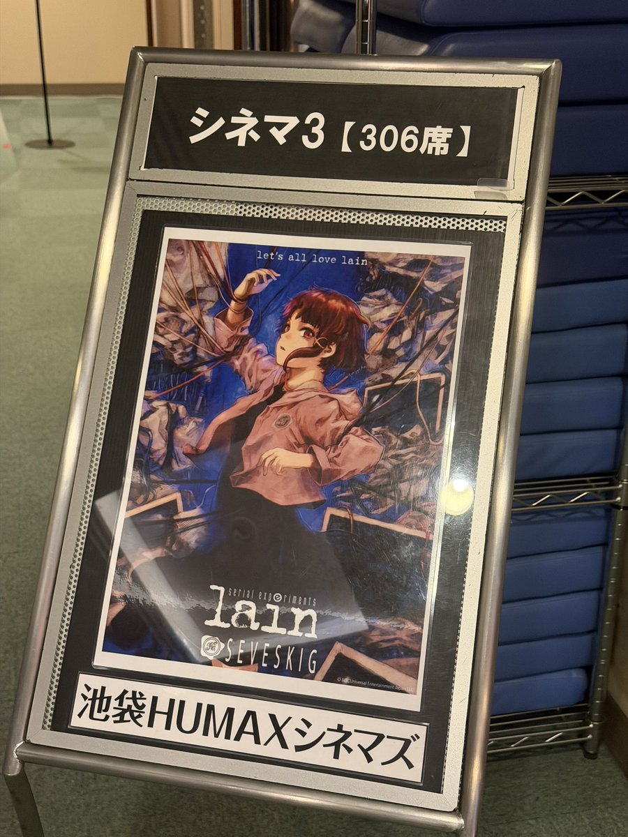 ktck1908's tweet photo. serial experiments lain 1話～4話
久々だったのでほぼ忘れており新鮮に鑑賞しました。あれ？もっと難解な話だった気がしたけど意外と理解できるぞ…⁈
観客の年齢層が幅広くてびっくり。
巡回特典缶バッジも入手。池袋と原宿どちらから回っても交換できそうでした。
#lain
#serialexperimentslain https://t.co/w8hyfw2pB1