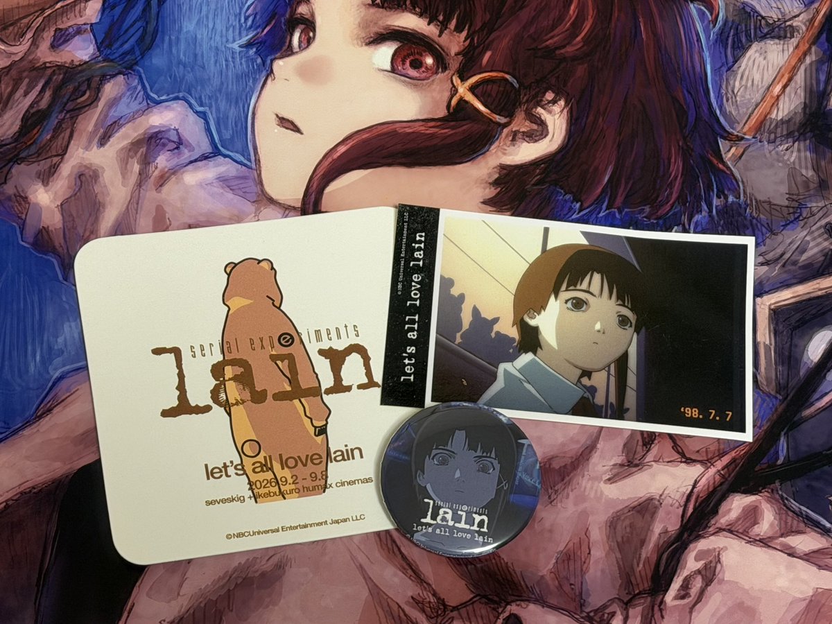 ktck1908's tweet photo. serial experiments lain 1話～4話
久々だったのでほぼ忘れており新鮮に鑑賞しました。あれ？もっと難解な話だった気がしたけど意外と理解できるぞ…⁈
観客の年齢層が幅広くてびっくり。
巡回特典缶バッジも入手。池袋と原宿どちらから回っても交換できそうでした。
#lain
#serialexperimentslain https://t.co/w8hyfw2pB1