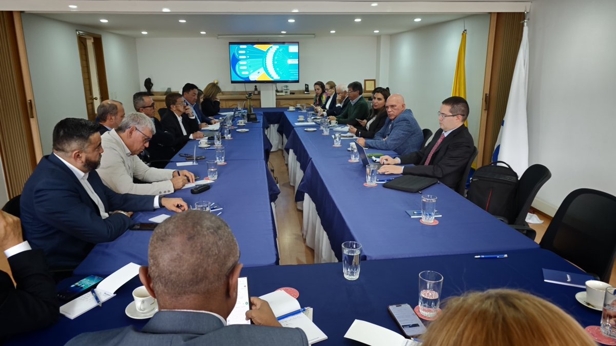 ConfecoopCol's tweet photo. #Atención
Superintendente de la Economía Solidaria , Karen Hernández Blanquicett, se reúne a esta hora con la Junta, Directiva de Confecoop, mesa directiva, directores regionales y organismos económicos #CONFECOOP #Coop @supersolidaria_ https://t.co/bHBj9q1kKV