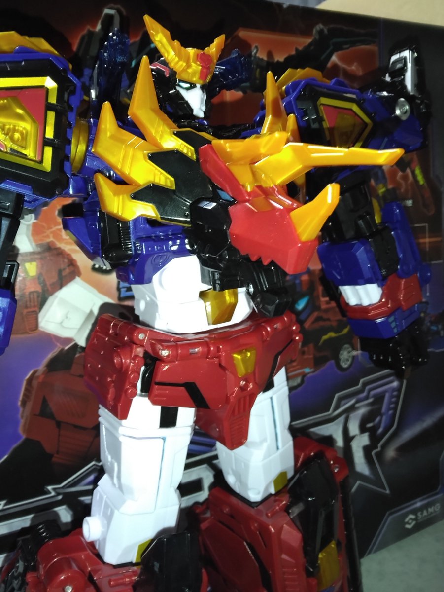 MonsterHnter's tweet photo. どうして胸にトリケラトプスの頭が付いているのですか？ https://t.co/sHaOirg3TH