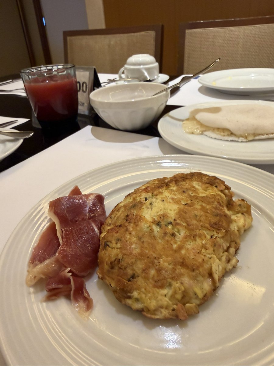 jinisajd's tweet photo. Café da manha (postando no almoço) https://t.co/836WdRwqhy