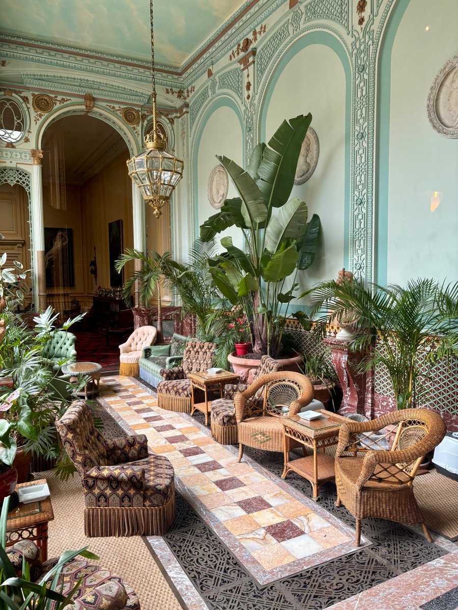 Omonchateau's tweet photo. C’est l'un des lieux les plus exceptionnels et les plus secrets de Paris. Situé au numéro 25 de l'avenue des Champs-Élysées, l'Hôtel de la Païva est un splendide hôtel particulier, construit entre 1856 et 1865. 😍

⬇️ 𝗘𝗻 𝘀𝗮𝘃𝗼𝗶𝗿 + ⬇️
https://t.co/weaeBNsWeZ https://t.co/1h009VoaLB