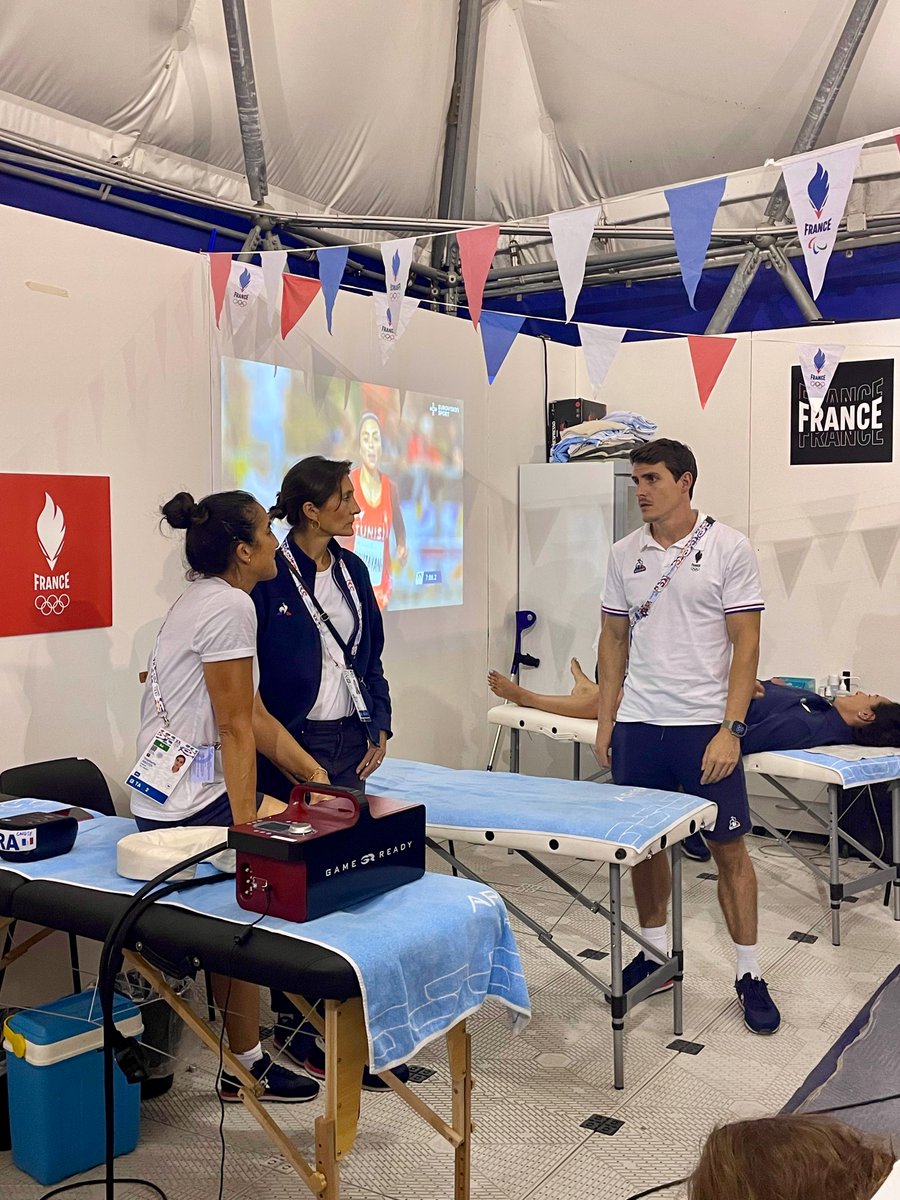 FranceOlympique's tweet photo. [#Taranto2026]
Hier, la présidente du #CNOSF, @AOC1978, a rendu visite à la délégation française engagée aux Jeux Méditerranéens de Tarente 2026. 
Une occasion d’échanger avec les athlètes et les staffs, ainsi qu’avec toutes les équipes mobilisées pour leur garantir les meilleures conditions possibles. Elle leur a également adressé ses encouragements à l’approche des dernières échéances. 
La soirée s’est conclue par un temps convivial au village des Jeux, partagé avec l’ensemble du collectif tricolore.🇫🇷