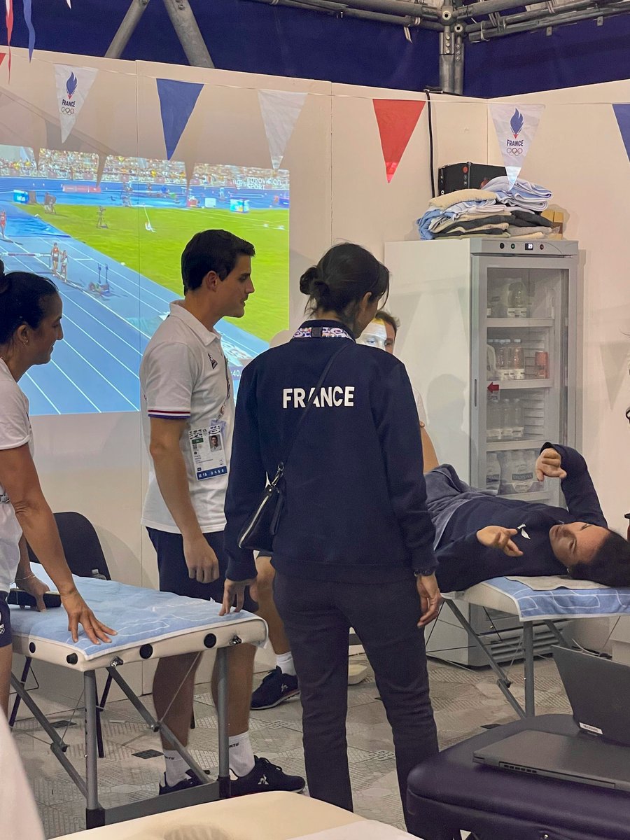 FranceOlympique's tweet photo. [#Taranto2026]
Hier, la présidente du #CNOSF, @AOC1978, a rendu visite à la délégation française engagée aux Jeux Méditerranéens de Tarente 2026. 
Une occasion d’échanger avec les athlètes et les staffs, ainsi qu’avec toutes les équipes mobilisées pour leur garantir les meilleures conditions possibles. Elle leur a également adressé ses encouragements à l’approche des dernières échéances. 
La soirée s’est conclue par un temps convivial au village des Jeux, partagé avec l’ensemble du collectif tricolore.🇫🇷
