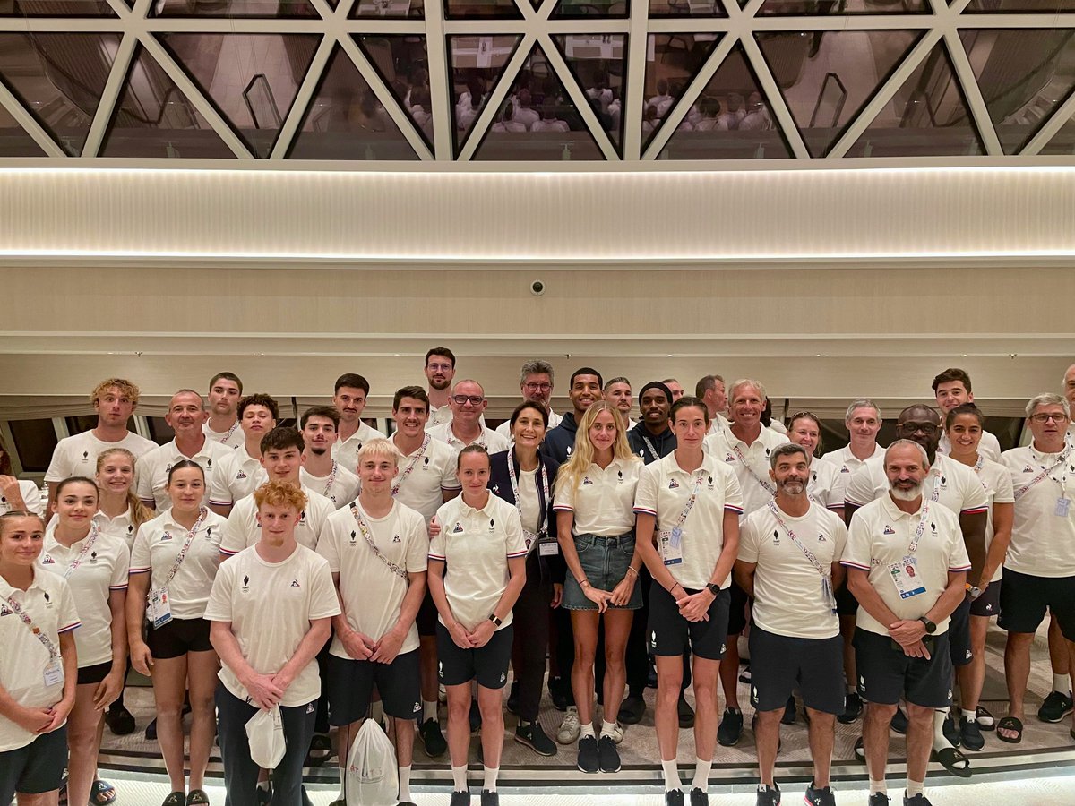 FranceOlympique's tweet photo. [#Taranto2026]
Hier, la présidente du #CNOSF, @AOC1978, a rendu visite à la délégation française engagée aux Jeux Méditerranéens de Tarente 2026. 
Une occasion d’échanger avec les athlètes et les staffs, ainsi qu’avec toutes les équipes mobilisées pour leur garantir les meilleures conditions possibles. Elle leur a également adressé ses encouragements à l’approche des dernières échéances. 
La soirée s’est conclue par un temps convivial au village des Jeux, partagé avec l’ensemble du collectif tricolore.🇫🇷