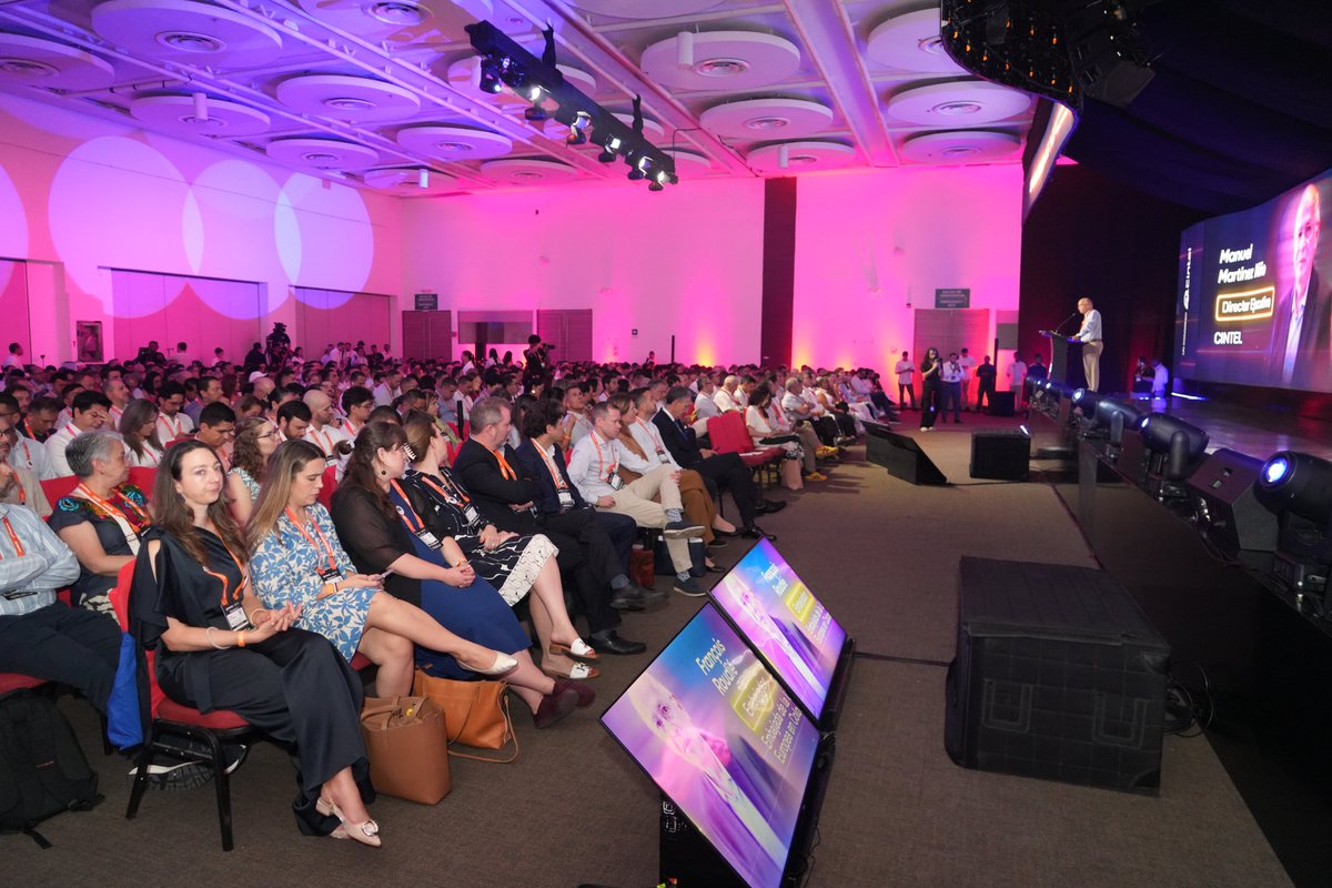 ANDICOM's tweet photo. 🔴ANDICOM 2026 abrió sus puertas en Cartagena con un mensaje claro: el futuro digital de América Latina se construye en colaboración @UEenColombia 

En el acto de apertura, Colombia y la Unión Europea reafirmaron su compromiso con una agenda digital y regulatoria compartida: una alianza estratégica que reconoce a la tecnología como motor de desarrollo económico, social e institucional para la región.

41 ediciones. Un solo propósito: conectar al ecosistema digital que está transformando América Latina.

#ANDICOM2026 #UnleashingThePowerOfAI #UnionEuropea #AgendaDigital