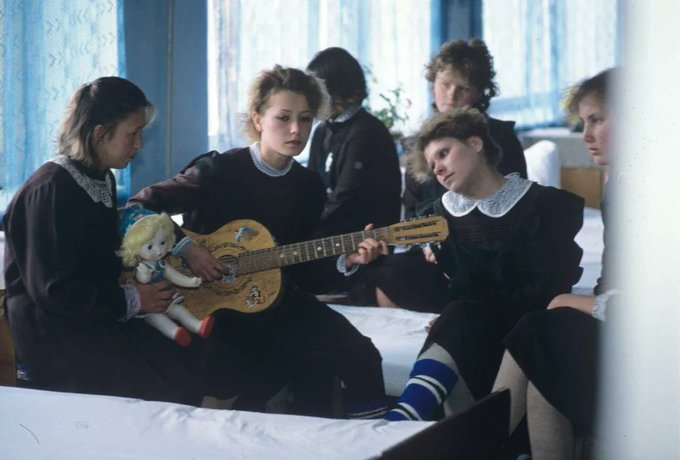 eastblocvisuals's tweet photo. Female juvenile detention center in Ryazan, USSR, 1989. https://t.co/RttMYt9TH0