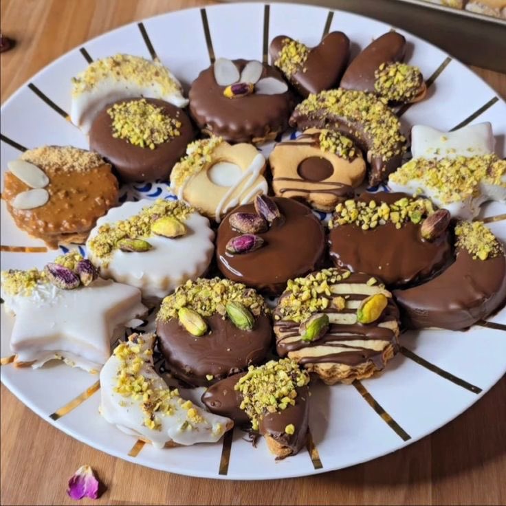 elliot_spr's tweet photo. heheheheh this is something we would bake, and probably some space themed cookies ^_^ #saelli 4ever https://t.co/TJpSwPT2q3