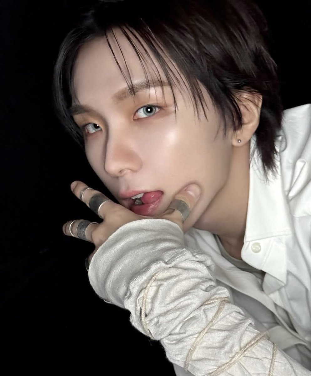 woonhakkkk29's tweet photo. 이런 렌즈 너무 좋은 거 알지 https://t.co/XgoUnal7W5