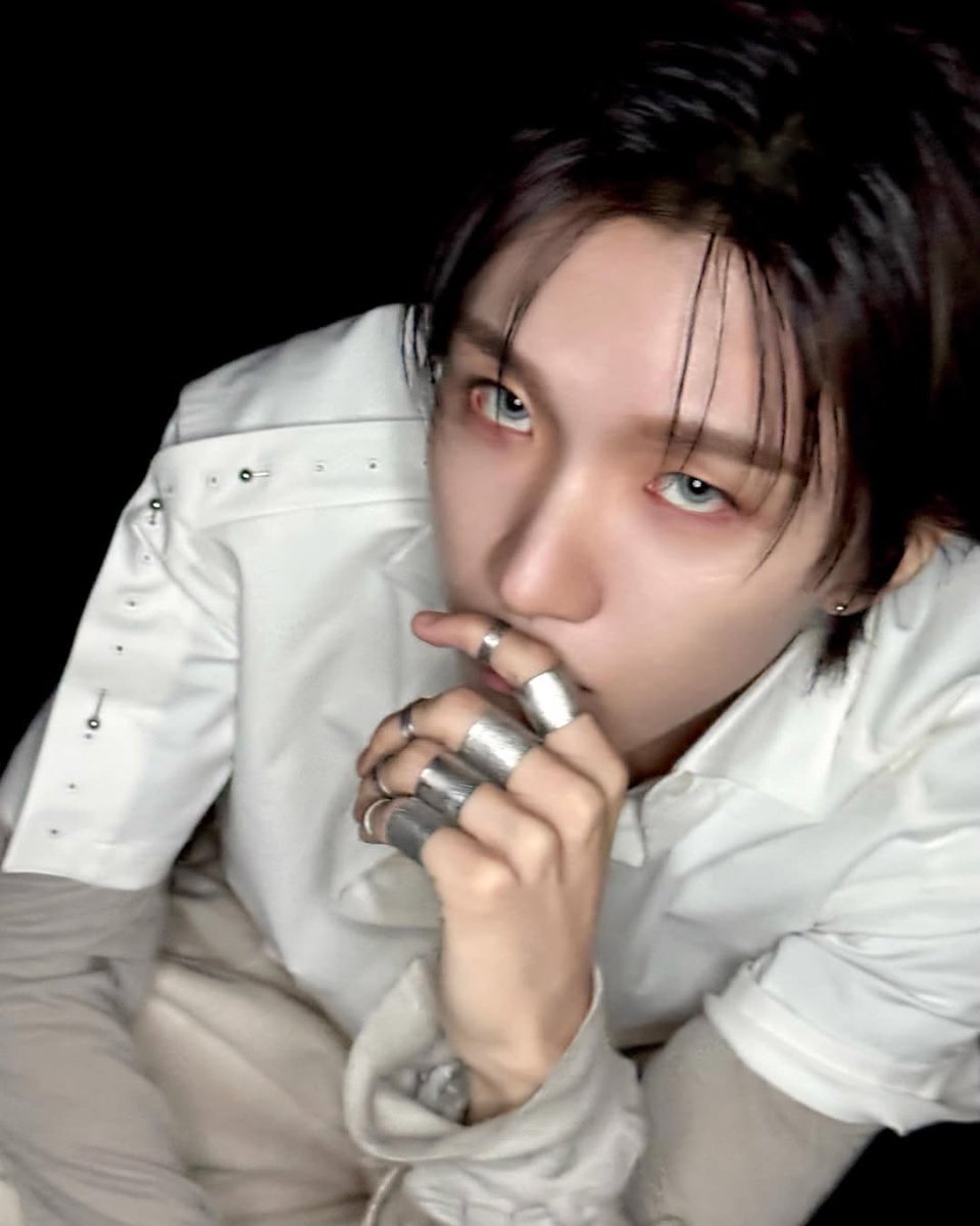 woonhakkkk29's tweet photo. 이런 렌즈 너무 좋은 거 알지 https://t.co/XgoUnal7W5