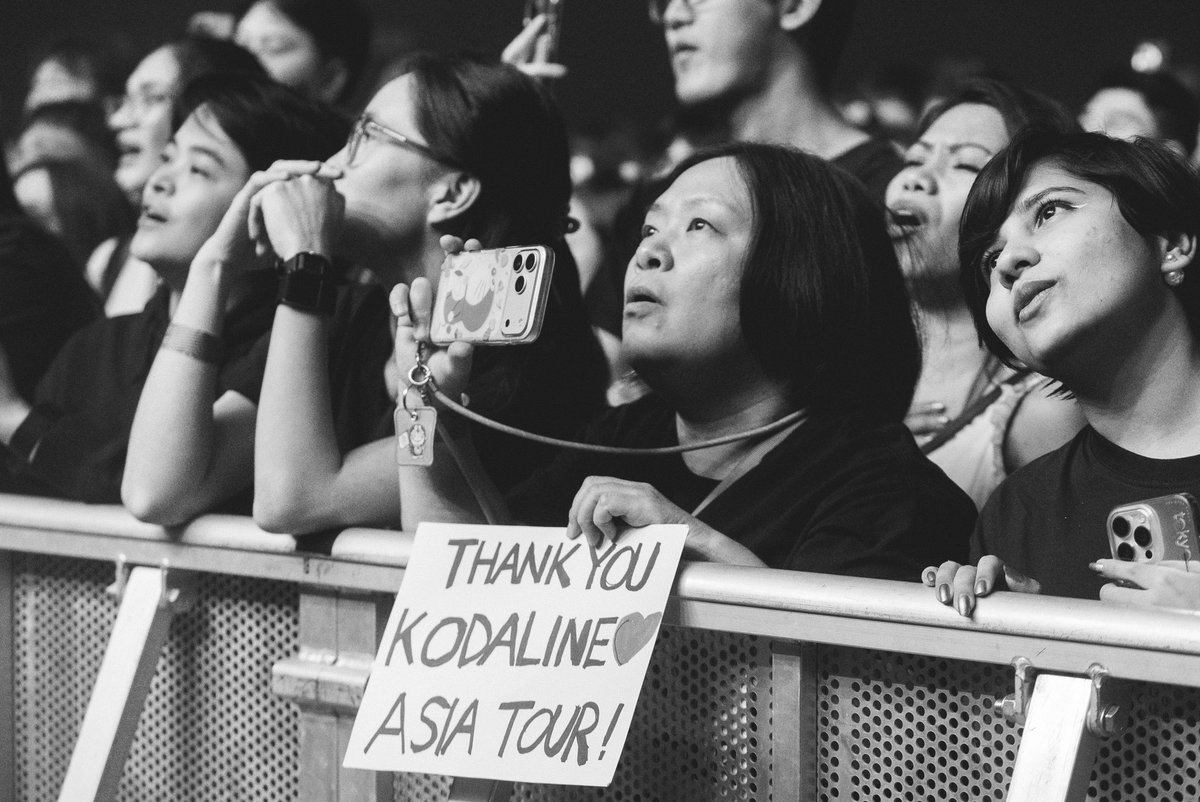 Kodaline's tweet photo. Thank you Bangkok for two beautiful shows that will live in our memories forever x

📸: @thisiswolff https://t.co/GRf50RQyUJ