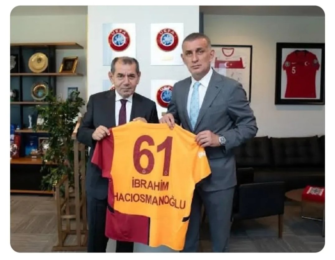 yigiteroglu01's tweet photo. @AyhanAras966 Galatasaray'ın Ramspark'ta (İç Saha) oynadığı maçlarda,
Rakibine en son penaltı verilen tarih: 12 Ağustos 2022
Galatasaray'a en son verilen kırmızı kart: 23 Ekim 2022
Kim kollanıyor, kim şampiyon yapılıyor herşey ortada. 
Not: Görmek isteyene ! https://t.co/EJeXF9hz6K
