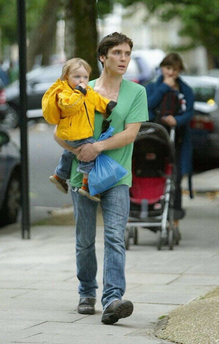 bellewallis13's tweet photo. Cillian Murphy goes out with his son to the buy some groceries,  London, England https://t.co/4G9WelRy0w