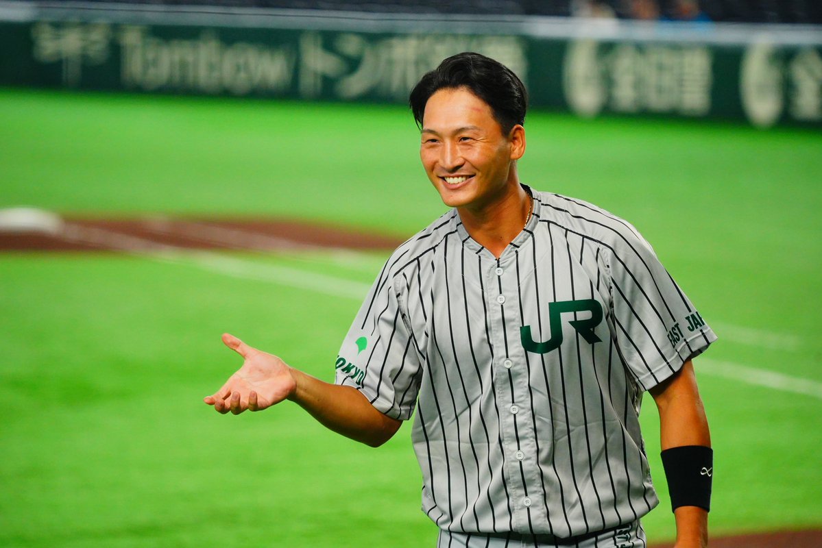 4tg6ts's tweet photo. スーパー補強選手でしたセガサミー🌸中川選手　登場ポーズはパチンコ✋ https://t.co/HslWEpm4sj