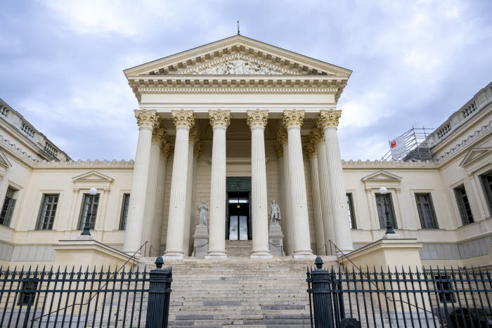 PGMontpellier's tweet photo. 6/6 Je suis aussi revenu sur le fonctionnement hiérarchique du parquet, rappelant l'importance de la relation de loyauté qui doit nous guider dans nos fonctions.
Ce principe hiérarchique n'exclut en rien la pleine qualité de magistrat de chacun. https://t.co/329QsqOjxM