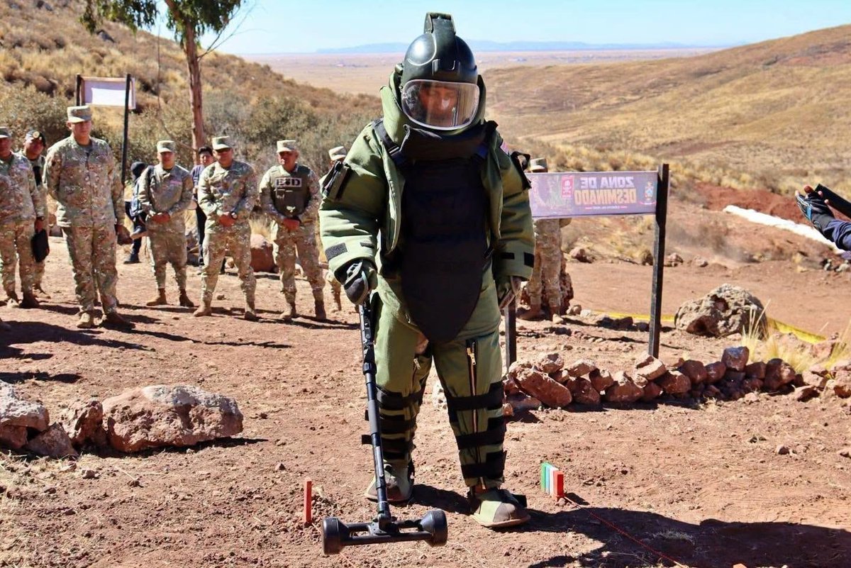 EjercitoPeru's tweet photo. #CUSCO | El Ejército del Perú inauguró el Campo de Tiro “Zapador”, el Campo de Instrucción EOD“Minador” y el Campo de Instrucción de Manejo “Tractorista”, infraestructura que permitirá optimizar el entrenamiento especializado y elevar el nivel de preparación del personal militar. https://t.co/G7lwyiiSvV
