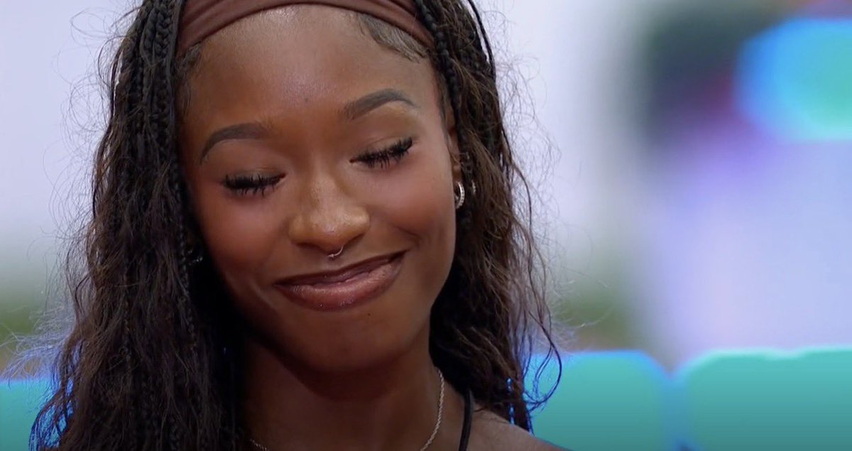 serenapagefiles's tweet photo. serena is moving into a 5 bedroom house that she bought herself, she’s in a loving relationship of 2 years and is constantly surrounded and supported by her friends and family. blessed and thriving. happy virgo season 💚 https://t.co/FuyFW748O8