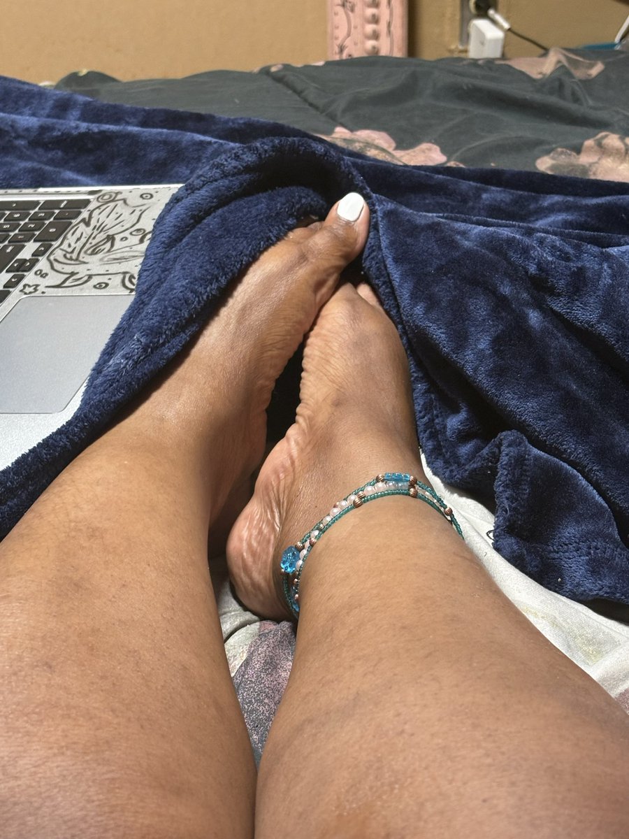 Thepinkanklet's tweet photo. Boredom 😤 https://t.co/rPKqhzMXFr