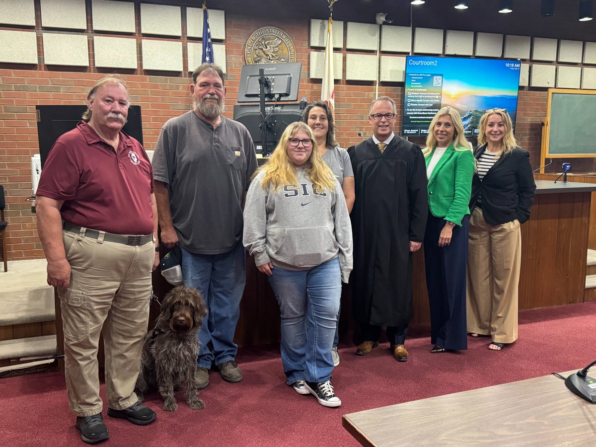 illinoiscourts's tweet photo. Court can be ruff, but courthouse dogs can help alleviate anxiety to ease the judicial process. Meet Frankie, who works in the First Judicial Circuit. Tom Rabideau, her handler, shares the impact of their work in Saline County: https://t.co/ikyS7RTDTU. #ILCourthouseCompanions https://t.co/YP159RTM3O