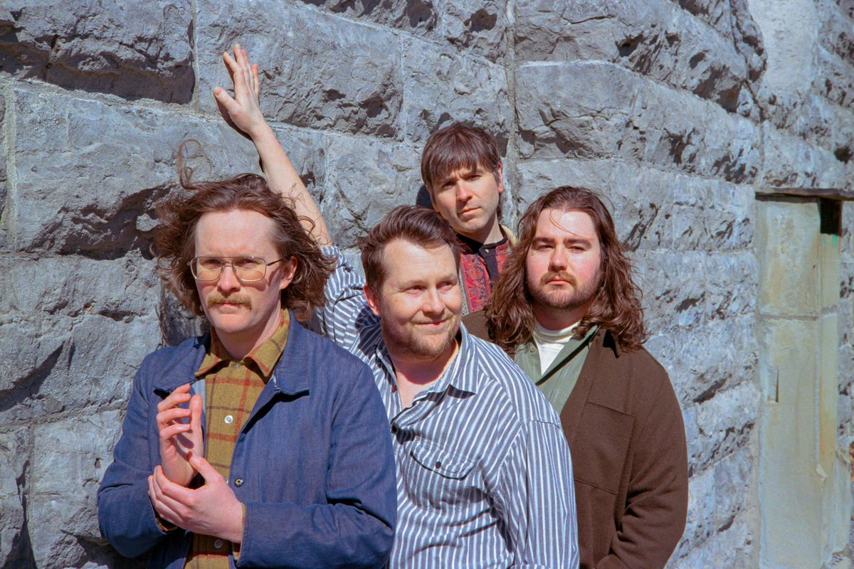 buffablog's tweet photo. Buffalo's @Tough_Old_Bird  keeps their hot streak rolling with "Come Back, Come Back." It's a slow-burning slice of modern indie-folk featuring beautiful harmonies and classic tremolo guitar. 

https://t.co/4LkDLkVFpb

#Indiefolk #buffalomusic #buffalo #folk https://t.co/YTTzv7xN2l