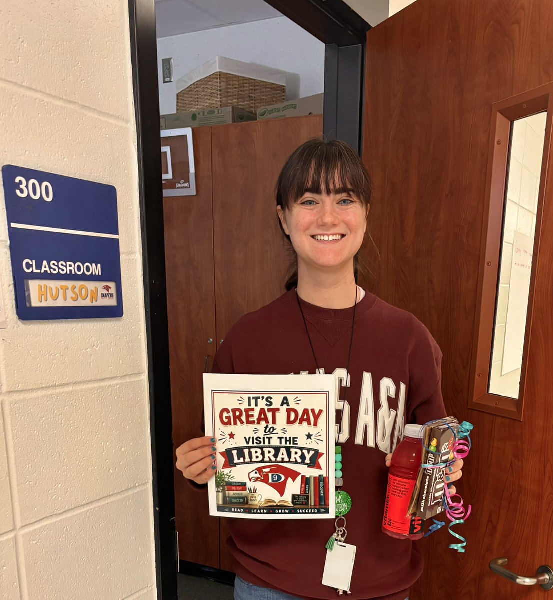 Davis9_AISD's tweet photo. A huge shoutout to Ms. @lexieehutson &amp; Mr. @brizuelafj for bringing their classes to the library in August and actively building a lifelong love of reading this year! ❤️📖 It’s a great day to visit the library! #ChooseAldine #ChooseBooks https://t.co/ba0HWUQKpG