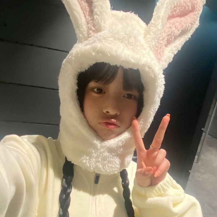 gwisin99's tweet photo. She so cute♡

#DearHanni
#4EVER_WITH_HANNI
#ProtectHanni
#Hanni https://t.co/XrXQXlmLQs