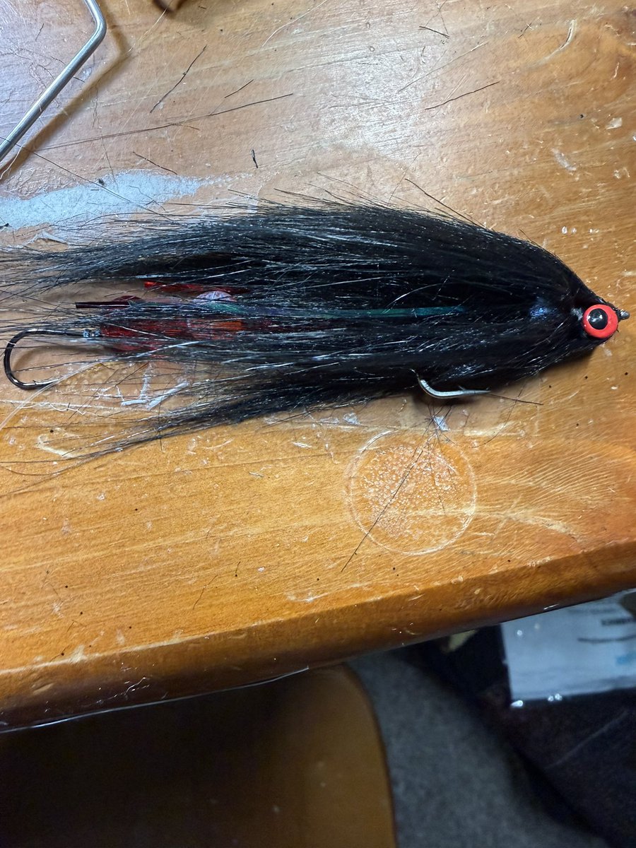 Shouldbgolfng's tweet photo. Working on some big streamers! #flyfishing #troutfishing #fish #fishing #trout #wildtrout #troutfly #catchandcook #coloradotrout #coloradofishing #coloradoangler #catchandrelease #flytyingjunkie #flytyingphotography #flytyinglife https://t.co/ios3kDBZ5o