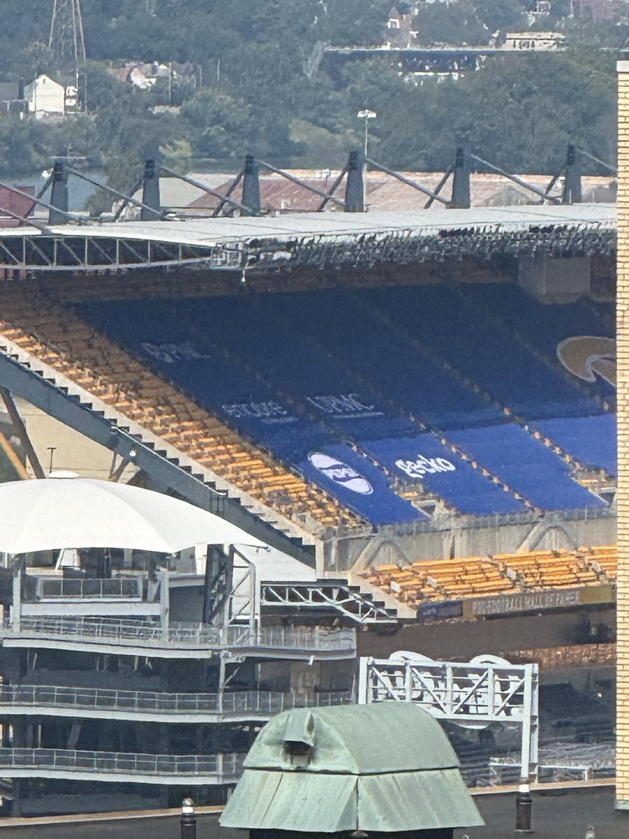SpageEnthusiast's tweet photo. pitt’s most loyal fans are already seated for the big game!!! https://t.co/CDV32KQ5Rl