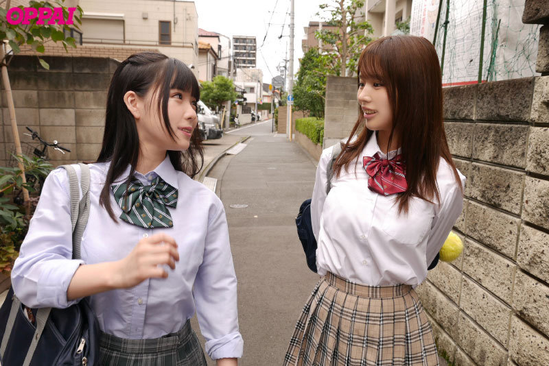 arairima1's tweet photo. 50％OFFキャンペーン
9月4日(金) 09:59 まで

親の再婚でできた姉2人と��供部屋が相部屋に！ W痴 女姉妹に挟まれて毎日杭打ち中 出しされたボク…。 新井リマ 横宮七海
#新井リマ #横宮七海

🔽セール詳細はリプ欄へ🔽 https://t.co/tXR5sX8XJM