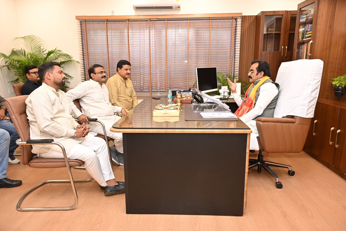 ManojChoudhry_'s tweet photo. आज भोपाल में लोकनिर्माण विभाग के माननीय मंत्री श्री राकेश सिंह जी से मुलाकात कर विधानसभा क्षेत्र की सड़कों की स्थिति एवं आवश्यक निर्माण कार्यों को लेकर विस्तृत चर्चा की।

#ManojChoudhary https://t.co/k9U0rQrclt