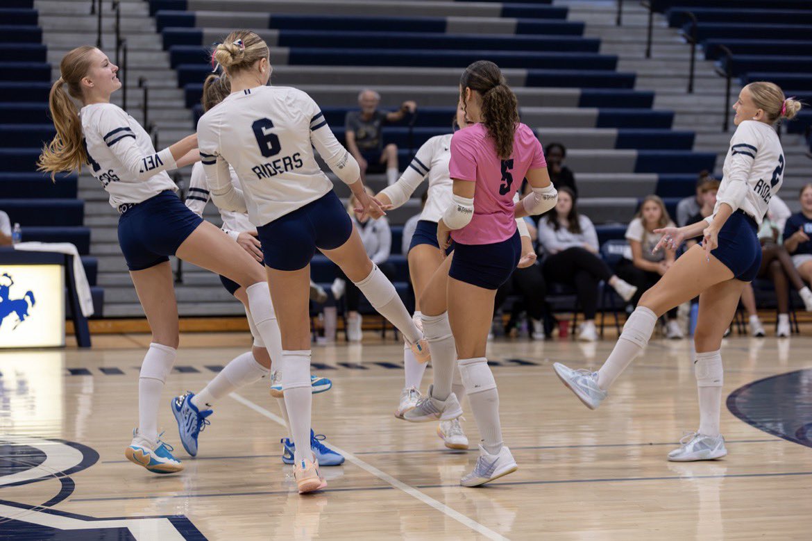 VELT_BARSTOOL's tweet photo. 🏐GOD OUR VOLLEYBALL TEAM IS SO FUCKING GOOD🏐
#bestinthestate https://t.co/SC3Y3jn90z