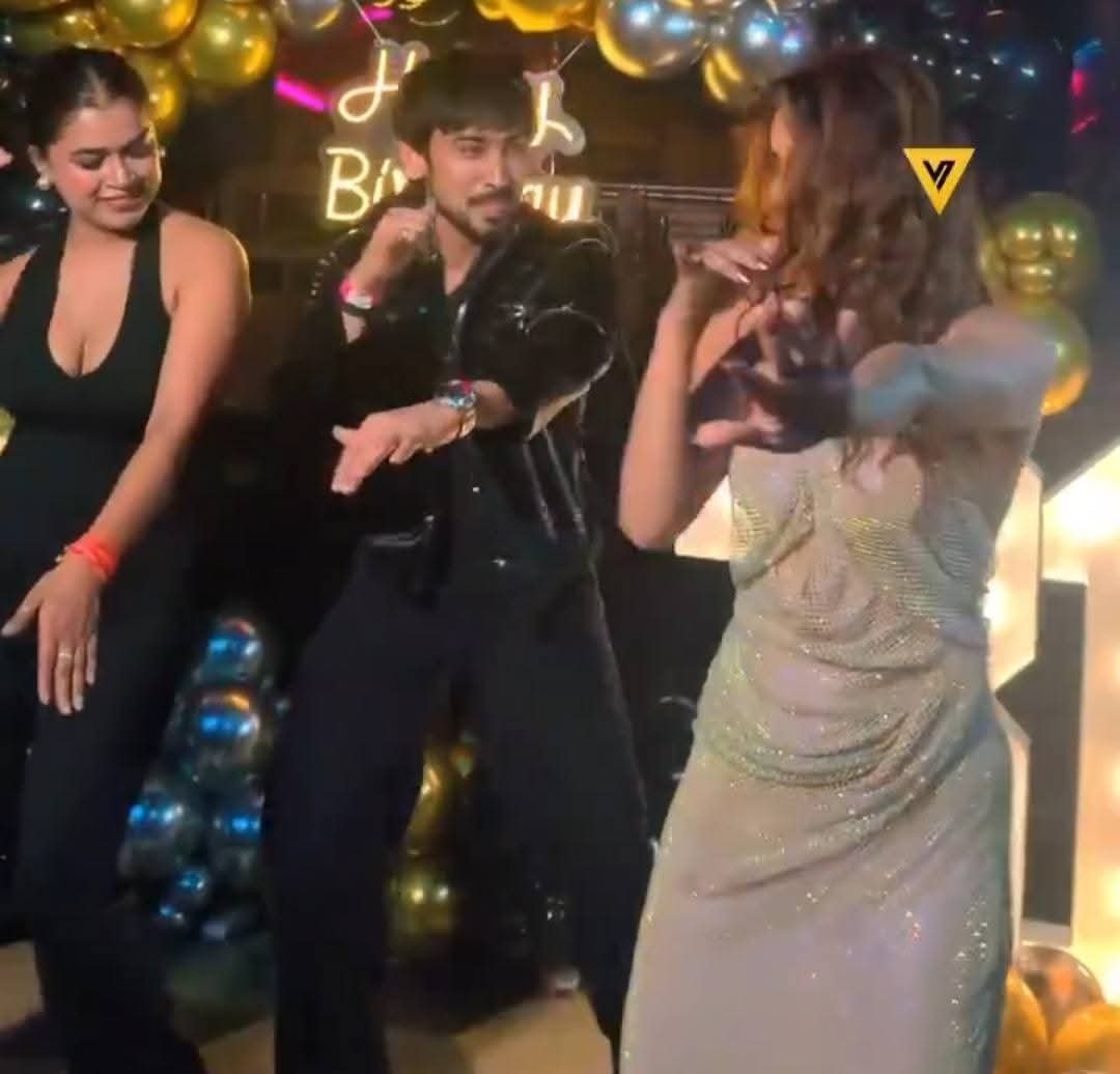 Imdead108_ybc's tweet photo. Meet Chapri adnan Sheikh 

He hides his wife Riddhi in a burqa in the name of Islam But dances with other girls in western clothes for views.

Burqa for his wife, dancer girls for himself. Biggest double faced clown of the internet. https://t.co/5D8G6shL8s
