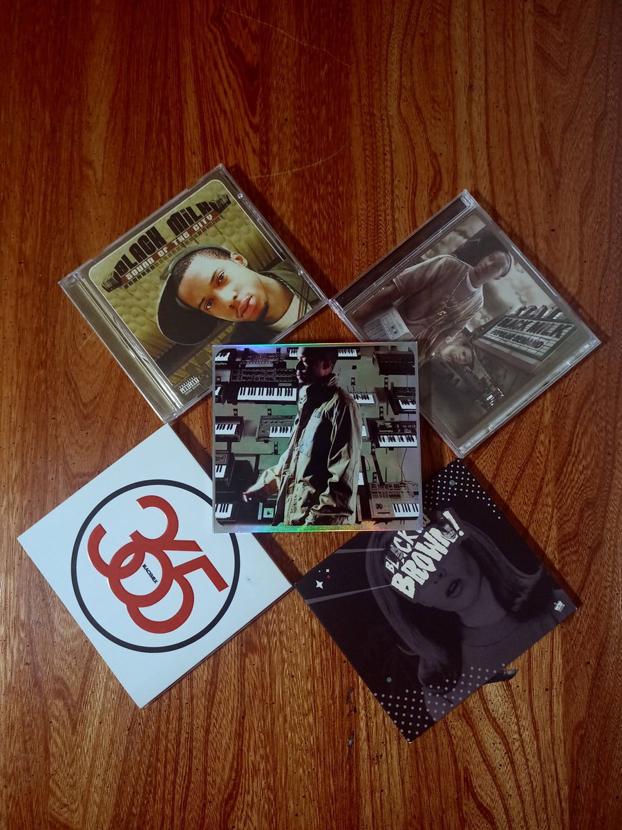 kareemslick's tweet photo. Safe Travels on Tour keep doing your thing. Hold it down for Detroit tonight in the T Dot. Been supporting your Music since day 1. Much props
@black_milk I got "Sound the Alarm" bumpin right now. #Toronto come through for the show @thedrakehotel 🎤🇨🇦👊🏾 #BlackMilk #DrakeHotel https://t.co/7kv6Rb3vRS