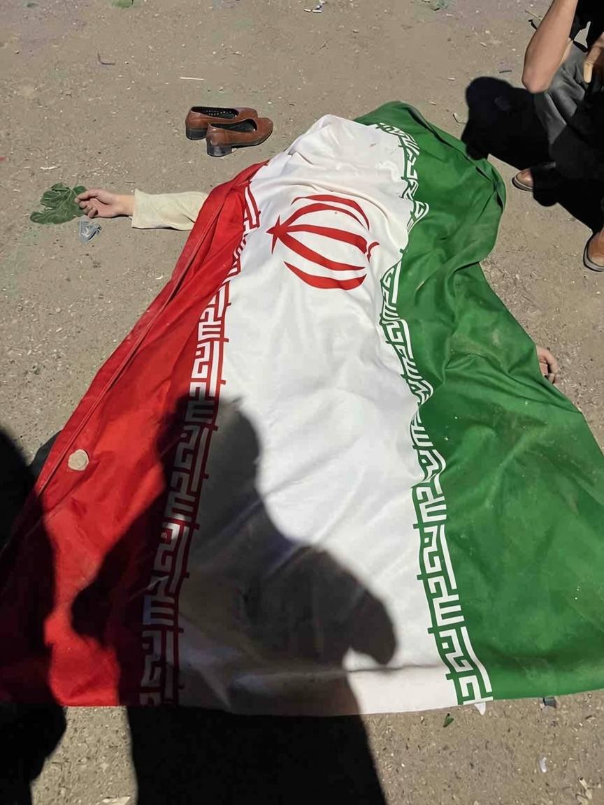 MissSeyedeh's tweet photo. مرگی چنين ميانه ی ميدانم آرزوست...💔🥀 https://t.co/TXxYBcjHiZ