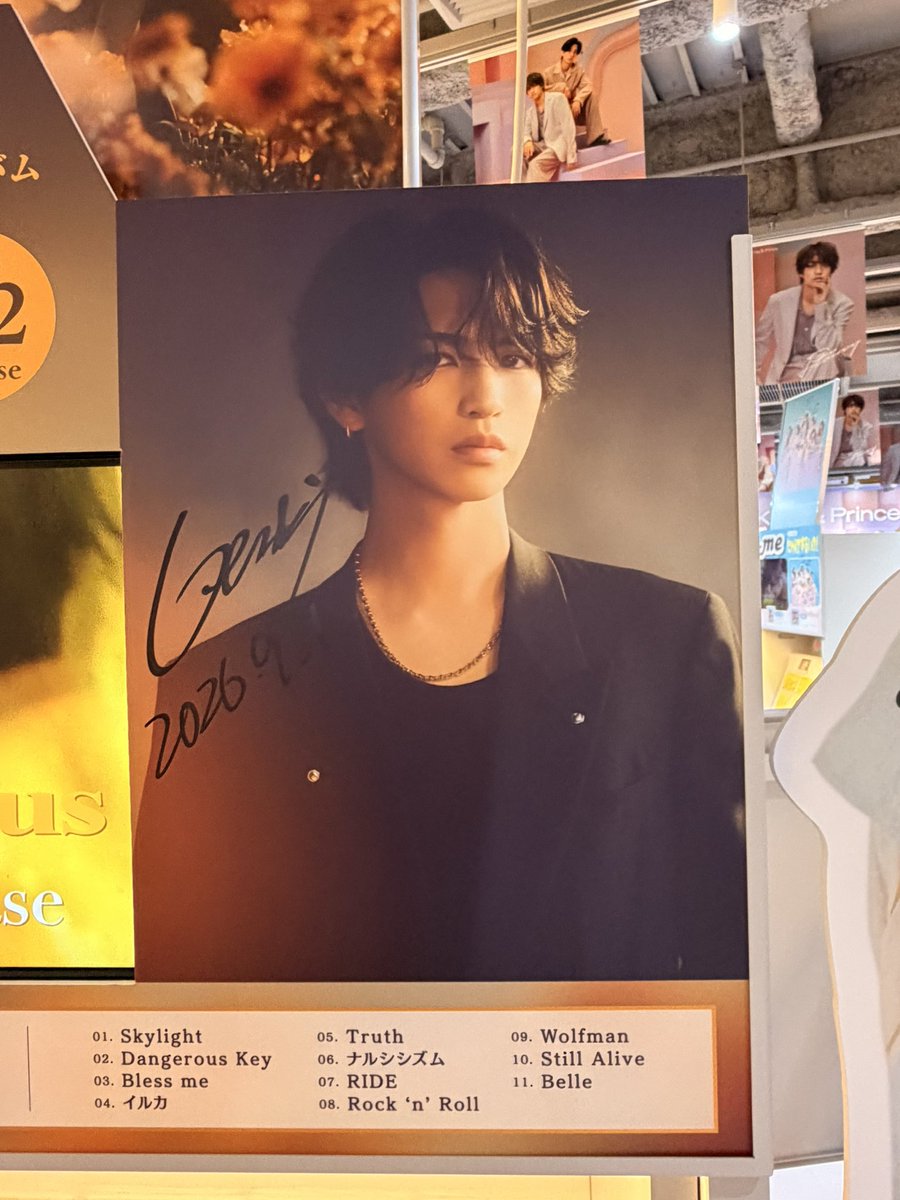 ritsu_fairy598's tweet photo. 玄樹くんから
またひとつ教えて貰ったこと
#絶対領域 🩷
玄樹くんのサインと
かっこいいパネルがお出迎え
いつも楽しませて貰えて嬉しいよ🧚‍♀️
あとね
TSUTAYAさんのこのレイアウト
とっても嬉しかったんです
頑張ってる玄樹くんの姿が
色んな人に届くといいな
#岩橋玄樹
#LAzarus
#ラザロックカーニバル https://t.co/pb4g1dhN7X