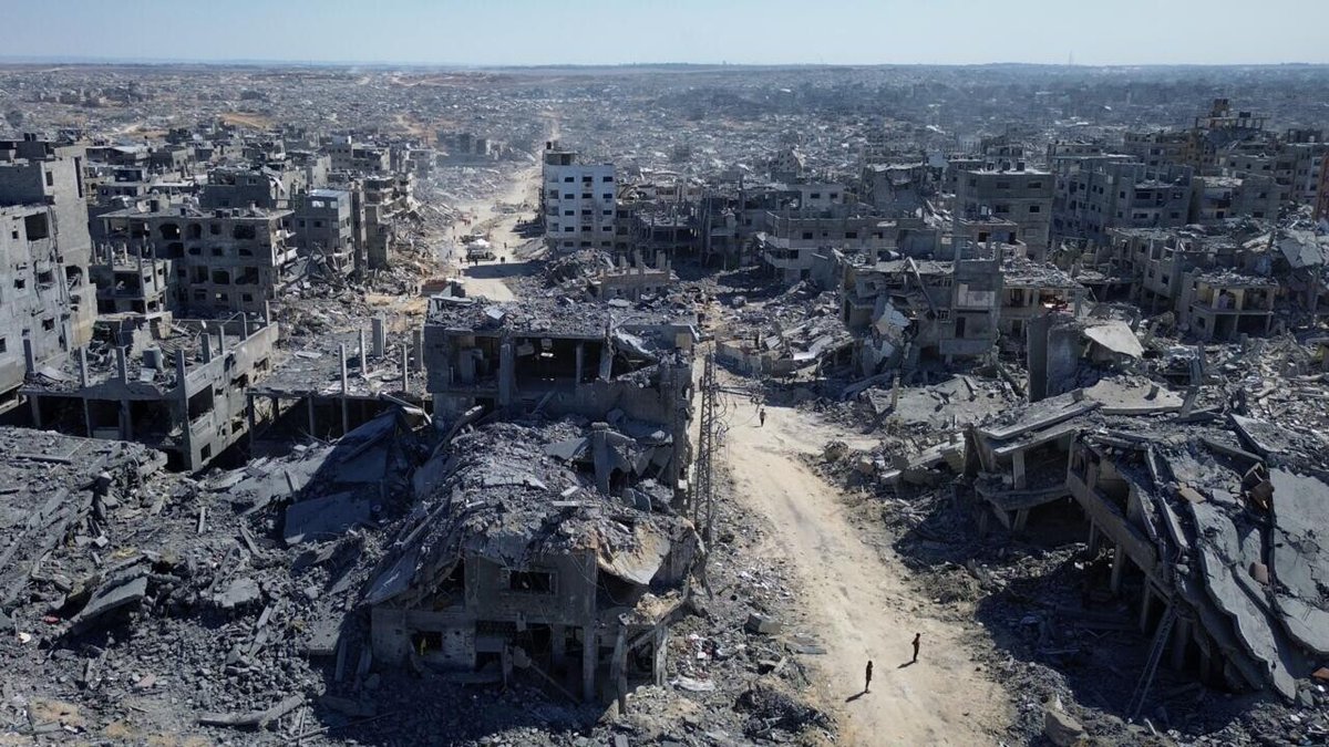 FRANCE24's tweet photo. Israel ‘organised and prepared’ to remove Gaza population if US gives green light, Katz
➡️ https://t.co/gu66lm54F5 https://t.co/rcwqP1ZaEm