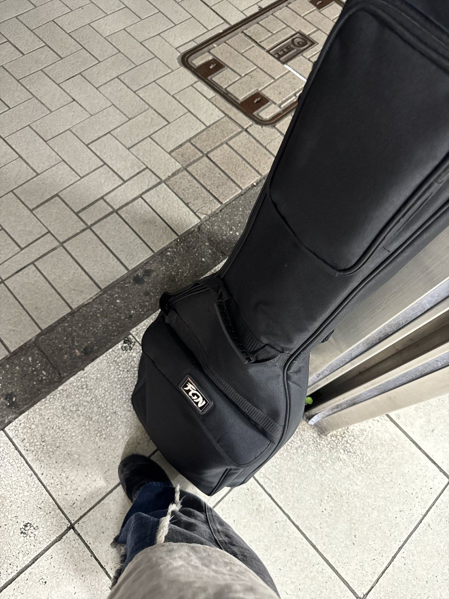 matyaru3's tweet photo. 約半年ぶりのライブだったけど、普段仕事に溺れてる自分にとってはめちゃくちゃ非日常感がいいリフレッシュになりつつも、半年前の後悔を晴らせた気がする
訳:めちゃくちゃ楽しかった！ https://t.co/NKvYwfZ4EJ