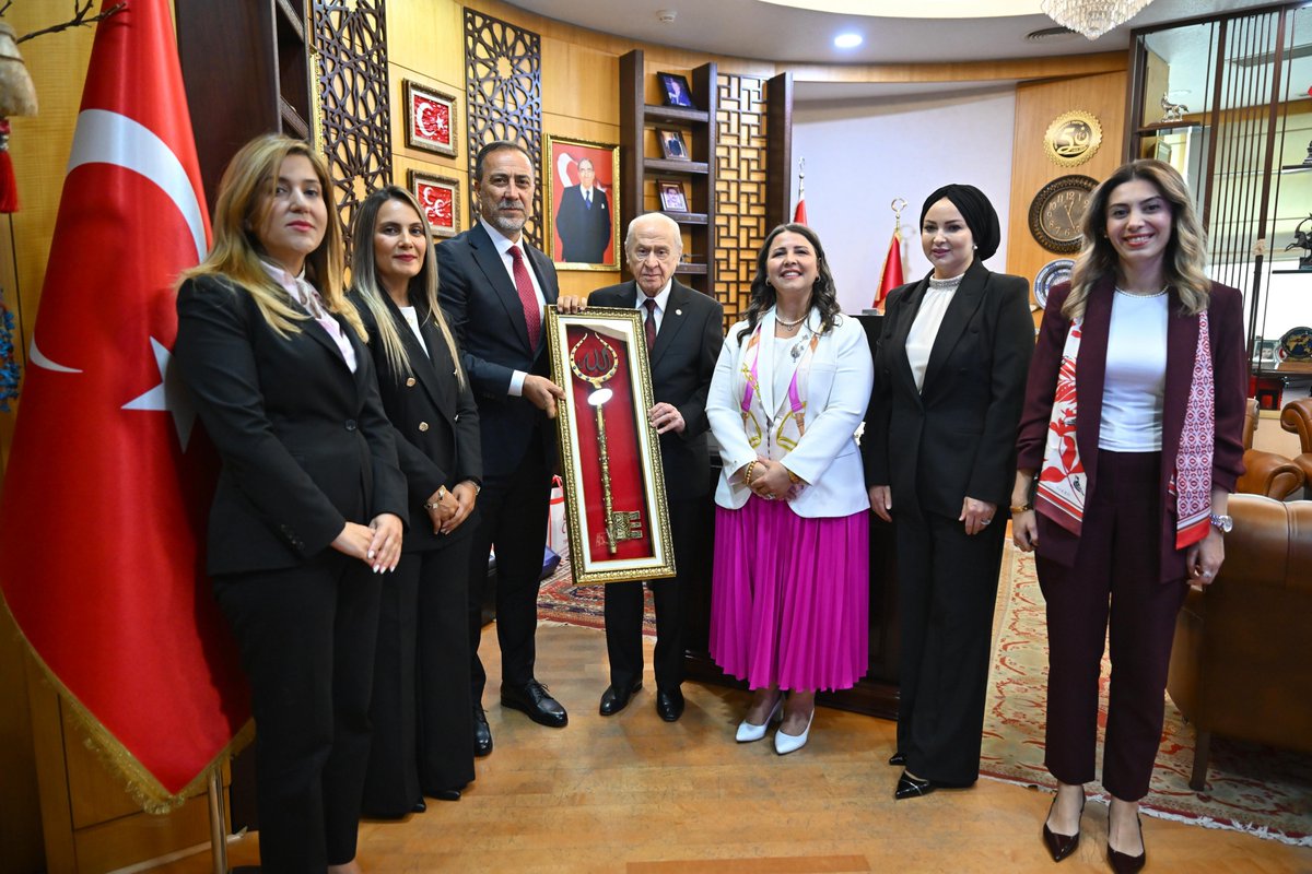 kemeroglu_ctn's tweet photo. MHP İstanbul il yönetimi Devlet Bahçeli ziyareti. https://t.co/e5VqCDoiqT